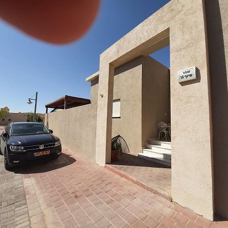 חדר במדבר Hotell Be'er Ora Exteriör bild